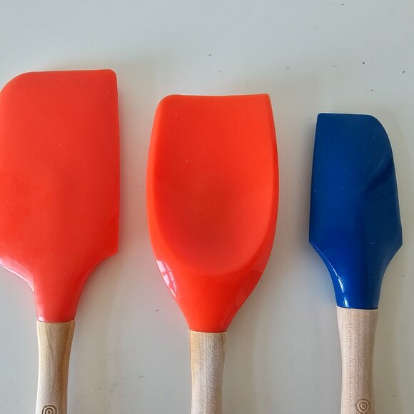 LE CREUSET Cerise Red Blueberry Revolution Large & Medium Spatula & Spoon - Picture 2 of 5